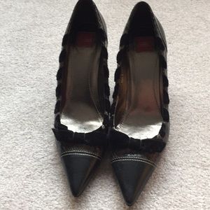 Coach pumps with black velvet bow